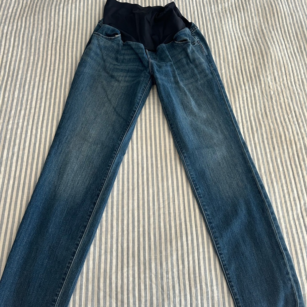 Maternity Pants. Old Navy Maternity Size 6 Like New. Dark Denim.